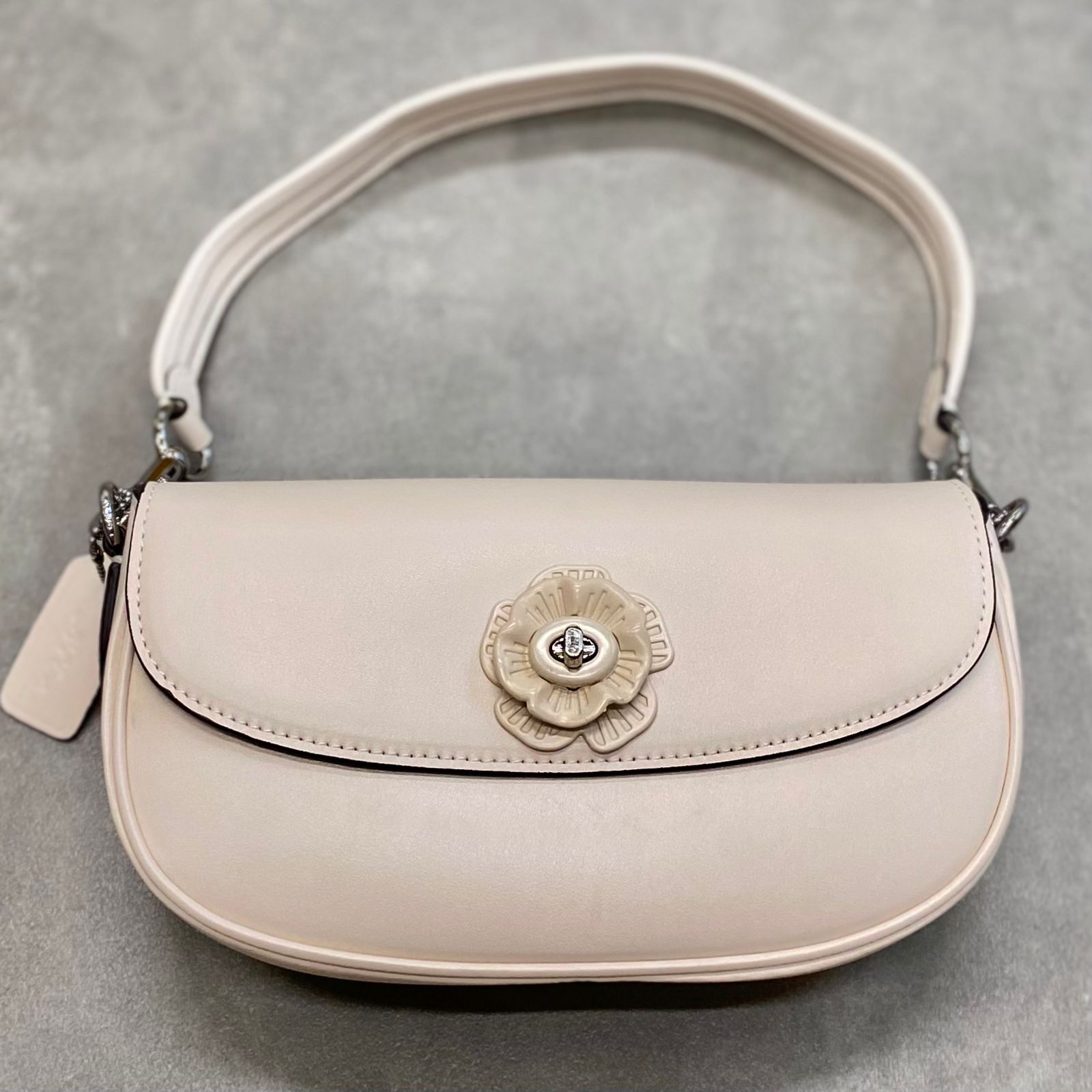 Túi Coach Camellia Emmy Saddle 23 Shoulder Bag DS White